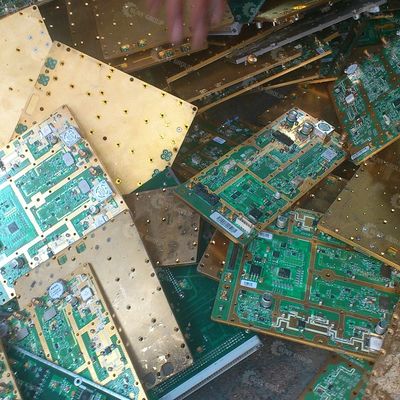 Recyclage des déchets de cuivre et de déchets électroniques avec machine de séparation des métaux des cartes de circuit
