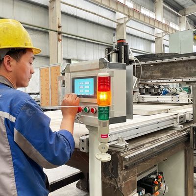 Machine de démontage de panneaux solaires durables avec une longueur de course hydraulique de 150 mm
