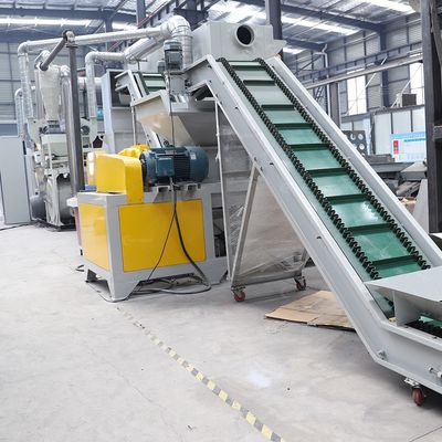 Machines de recyclage de panneaux solaires en déchets pour les demandes des clients