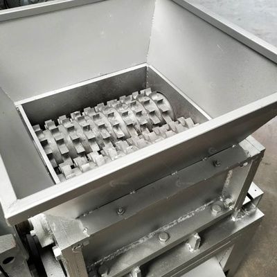 Mini machine à déchiqueter des feuilles de métal en plastique à double arbre avec vidéo-inspection sortante
