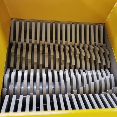 Mini-machine de déchiquetage de bouteilles en plastique pour déchiquetage à double arbre pour une efficacité de recyclage