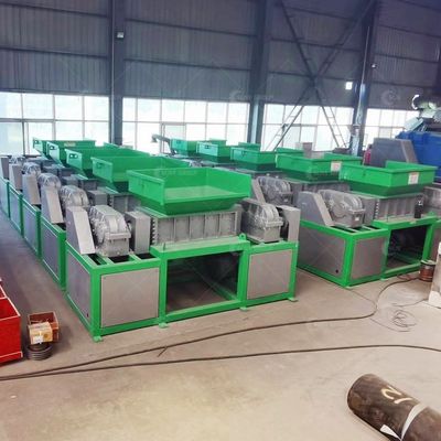 Usine de fabrication de machines de déchiquetage de câbles de cuivre à deux axes d'une capacité de 2300 kg